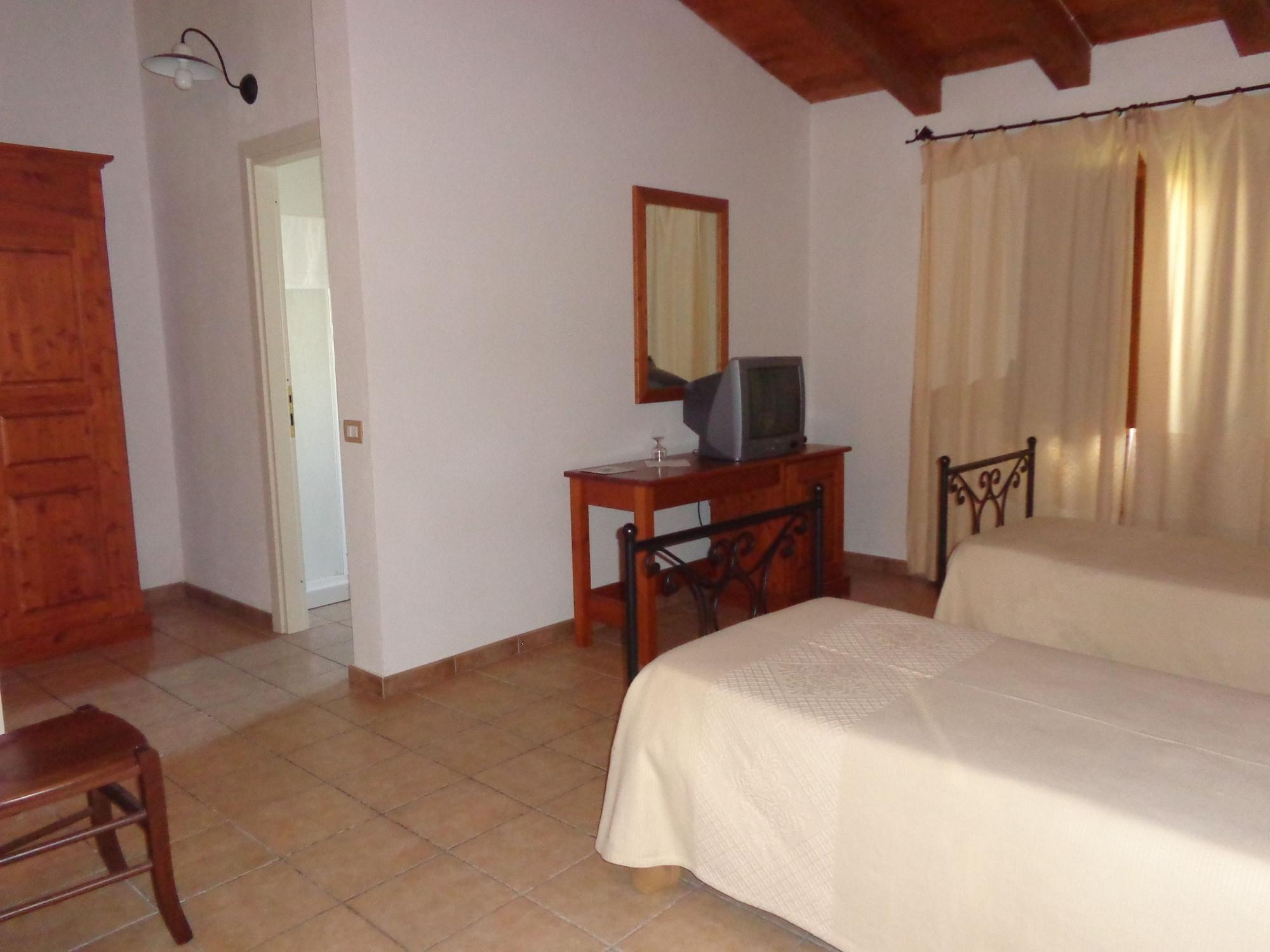 אבאסנטה Hotel Su Baione מראה חיצוני תמונה