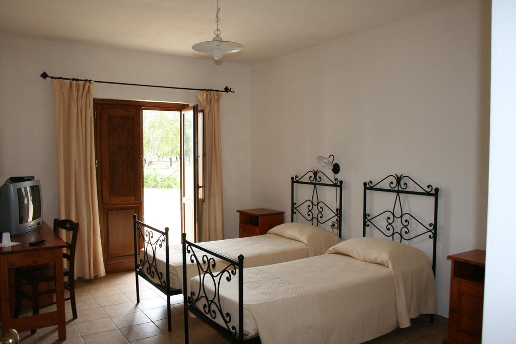 אבאסנטה Hotel Su Baione מראה חיצוני תמונה