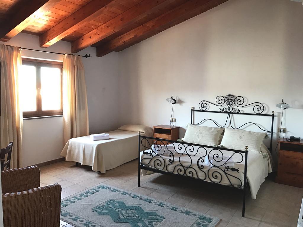 אבאסנטה Hotel Su Baione מראה חיצוני תמונה