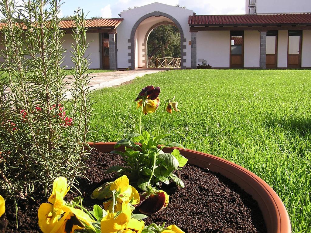 אבאסנטה Hotel Su Baione מראה חיצוני תמונה