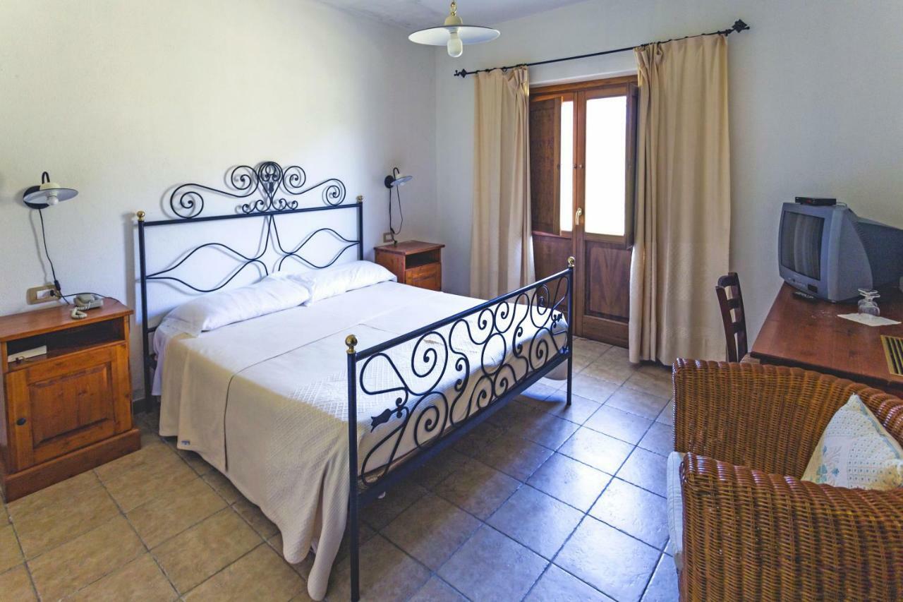 אבאסנטה Hotel Su Baione מראה חיצוני תמונה